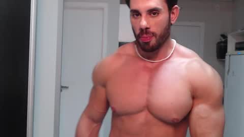 Snapshot of promuscles4u chatting on 12/12/24, 09:15 promuscles4u online show from 12/12/24, 09:15