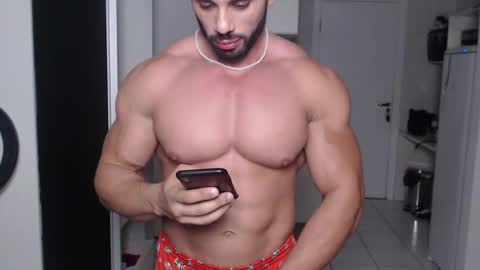 Snapshot of promuscles4u chatting on 12/13/24, 11:06 promuscles4u online show from 12/13/24, 11:06