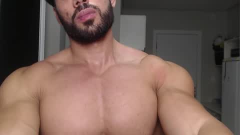 Snapshot of promuscles4u chatting on 12/18/24, 11:08 promuscles4u online show from 12/18/24, 11:08