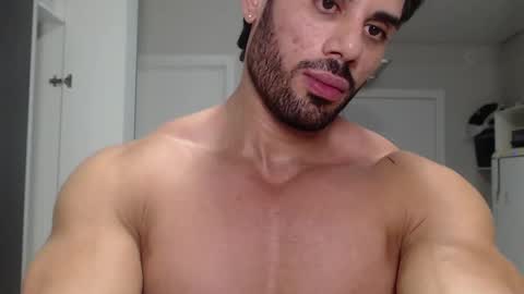 Snapshot of promuscles4u chatting on 01/02/25, 01:17 promuscles4u online show from 01/02/25, 01:17