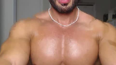 Snapshot of promuscles4u chatting on 02/01/25, 10:02 promuscles4u online show from 02/01/25, 10:02