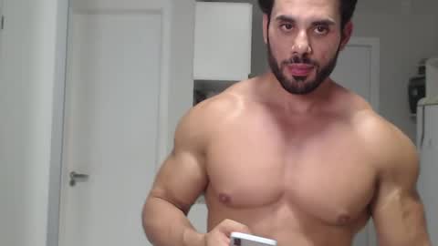Snapshot of promuscles4u chatting on 02/14/25, 01:23 promuscles4u online show from 02/14/25, 01:23