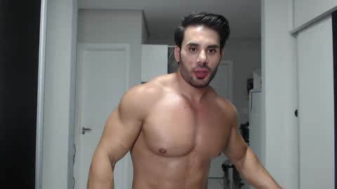 Snapshot of promuscles4u chatting on 02/28/25, 08:28 promuscles4u online show from 02/28/25, 08:28