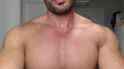 Snapshot of promuscles4u chatting on 03/08/25, 12:44 promuscles4u online show from 03/08/25, 12:44