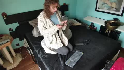 Snapshot of prxscillia_tx chatting on 04/17/26, 11:02 prxscillia_tx online show from 04/17/26, 11:02