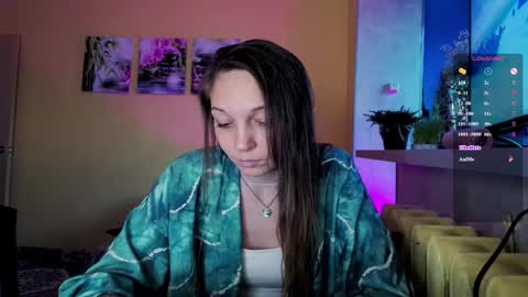 Snapshot of psyheya chatting on 11/08/25, 01:33 LUCY ----- online show from 11/08/25, 01:33