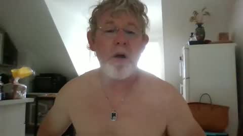 Snapshot of ptitrouquin chatting on 09/17/25, 07:10 ptitrouquin online show from 09/17/25, 07:10