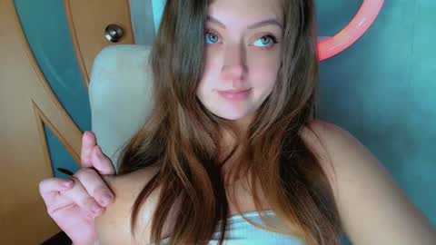 Snapshot of puff_witch chatting on 01/19/25, 09:33 Nayaa Nay 3 online show from 01/19/25, 09:33