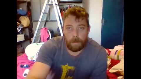 Snapshot of pug2222 chatting on 12/04/24, 03:43 pug2222 online show from 12/04/24, 03:43