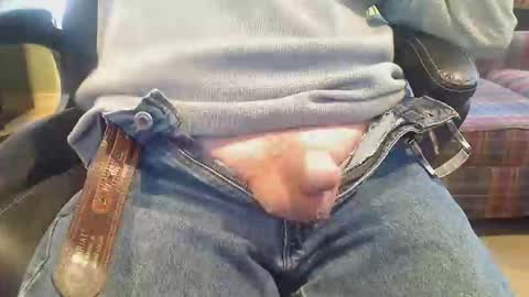 Snapshot of pulltoy1 chatting on 02/05/26, 06:23 pulltoy1 online show from 02/05/26, 06:23