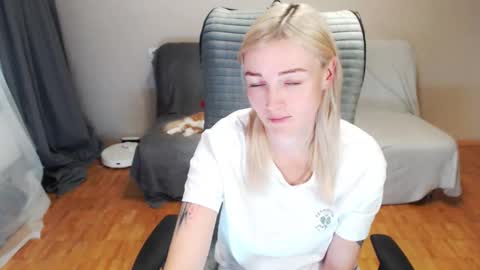 Snapshot of puma_ma chatting on 10/03/25, 12:46 Polly online show from 10/03/25, 12:46