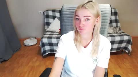 Snapshot of puma_ma chatting on 11/29/25, 01:03 Polly online show from 11/29/25, 01:03