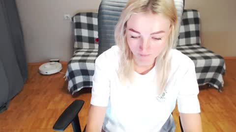 Snapshot of puma_ma chatting on 11/30/25, 04:38 Polly online show from 11/30/25, 04:38