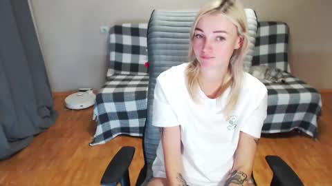 Snapshot of puma_ma chatting on 12/04/25, 01:31 Polly online show from 12/04/25, 01:31