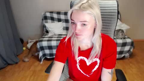 Polly online show from 02/12/26, 03:23