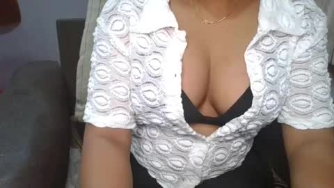 Snapshot of puneripiya chatting on 02/10/25, 06:03 sania 141414 online show from 02/10/25, 06:03