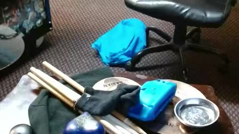 Snapshot of punkypapi chatting on 12/16/25, 04:17 Jojo online show from 12/16/25, 04:17