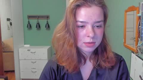 Snapshot of puoli chatting on 12/12/24, 02:33 Polly online show from 12/12/24, 02:33