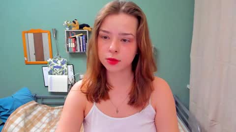 Snapshot of puoli chatting on 03/09/25, 06:32 Polly online show from 03/09/25, 06:32