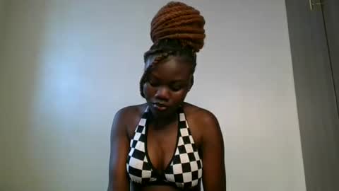 Snapshot of pure_queen1 chatting on 07/31/26, 11:53 pure_queen1 online show from 07/31/26, 11:53