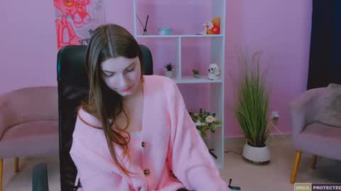 Snapshot of pure_radiance chatting on 12/31/24, 10:48 Ask me3 online show from 12/31/24, 10:48