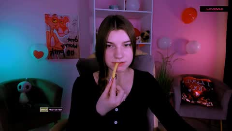 Snapshot of pure_radiance chatting on 02/24/25, 12:37 Ask me3 online show from 02/24/25, 12:37