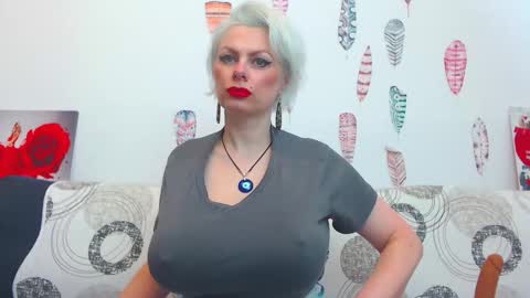 Snapshot of pure_seduce_wow chatting on 02/16/26, 12:40 Goldie online show from 02/16/26, 12:40