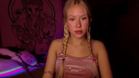 Snapshot of pureeangel chatting on 02/18/26, 06:48 Megan online show from 02/18/26, 06:48