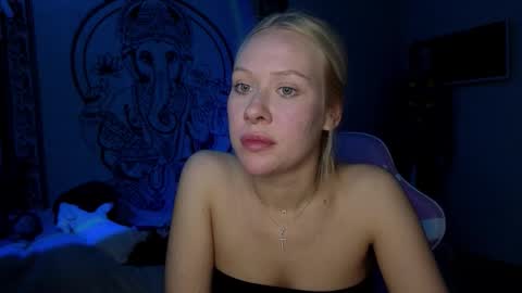 Snapshot of pureeangel chatting on 03/24/26, 04:12 Megan online show from 03/24/26, 04:12