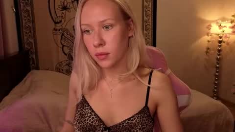 Snapshot of pureeangel chatting on 06/25/26, 03:38 Megan online show from 06/25/26, 03:38