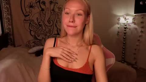 Snapshot of pureeangel chatting on 07/02/26, 11:27 Megan online show from 07/02/26, 11:27