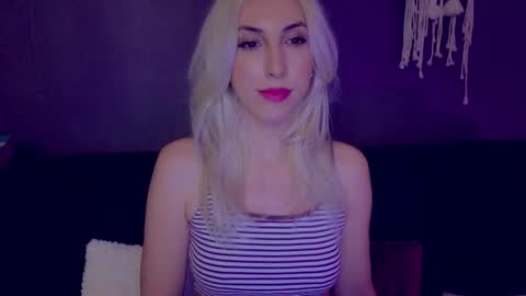 Snapshot of purevibrations chatting on 02/06/25, 07:13 Isabelle online show from 02/06/25, 07:13