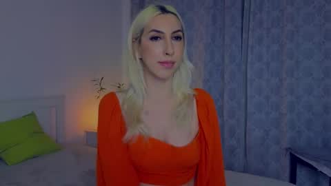 Snapshot of purevibrations chatting on 02/25/25, 07:14 Isabelle online show from 02/25/25, 07:14