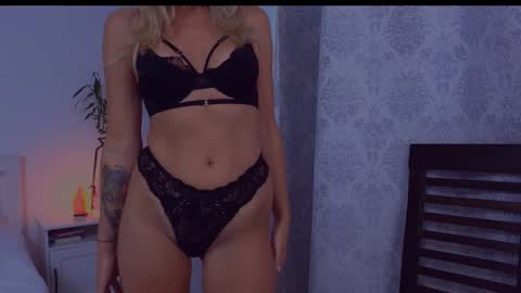 Snapshot of purevibrations chatting on 09/12/25, 04:07 Isabelle online show from 09/12/25, 04:07