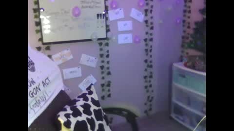 Purple2StayThnxxx online show from 11/21/25, 08:51