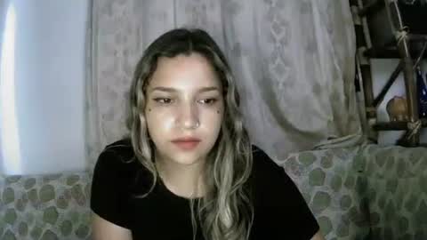 Snapshot of purple_23 chatting on 03/31/26, 07:31 Lizzy online show from 03/31/26, 07:31