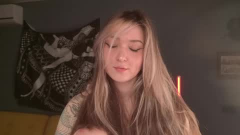 Bella online show from 05/04/26, 03:41