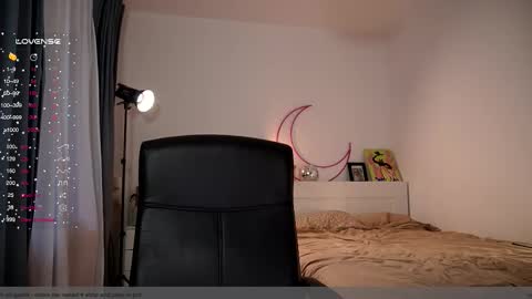 Snapshot of purple_baby chatting on 10/31/25, 11:55 Sasha wait you here 6 of November. will celebrate my B- day online show from 10/31/25, 11:55