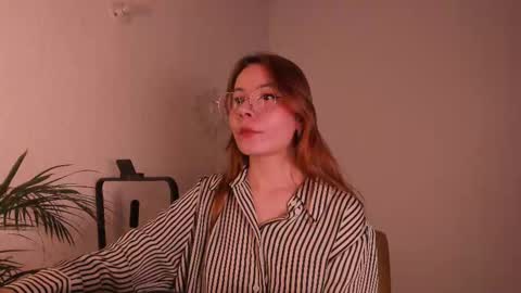 Snapshot of purple_opal chatting on 10/06/25, 09:12 Vero online from Tuesday to Sunday online show from 10/06/25, 09:12