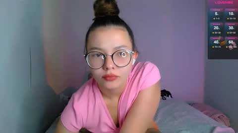 Snapshot of purple_peach chatting on 09/22/25, 10:28 Carolyn online show from 09/22/25, 10:28