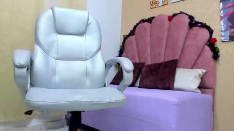 Snapshot of purplestar_ chatting on 12/06/24, 07:54 Sara online show from 12/06/24, 07:54