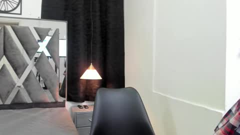 Snapshot of purplestar_ chatting on 12/14/25, 12:32 Sara online show from 12/14/25, 12:32