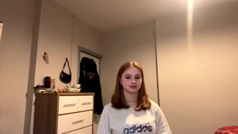 Snapshot of purrthump chatting on 06/09/26, 07:36 Anna online show from 06/09/26, 07:36