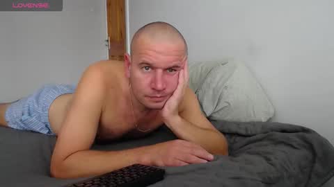 Snapshot of pushka13 chatting on 09/14/25, 03:44 Valdis online show from 09/14/25, 03:44