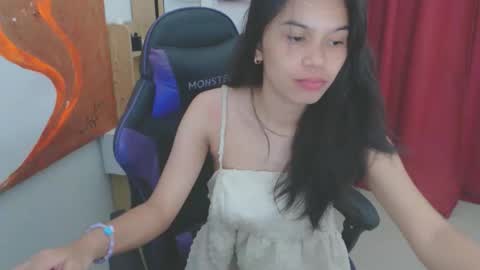 Snapshot of pussiswet_xx chatting on 03/27/26, 11:43 jessy online show from 03/27/26, 11:43