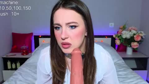 Snapshot of pussy_asmr chatting on 02/19/25, 04:44 Monica online show from 02/19/25, 04:44