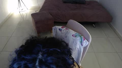 Snapshot of putakusan chatting on 11/14/25, 03:05 Izumi online show from 11/14/25, 03:05