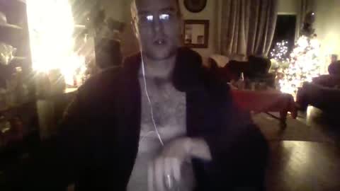 Snapshot of q2phq2ph chatting on 12/19/25, 12:12 q2phq2ph online show from 12/19/25, 12:12