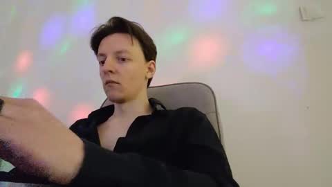 Snapshot of qby2346 chatting on 04/06/26, 09:05 Lucas online show from 04/06/26, 09:05