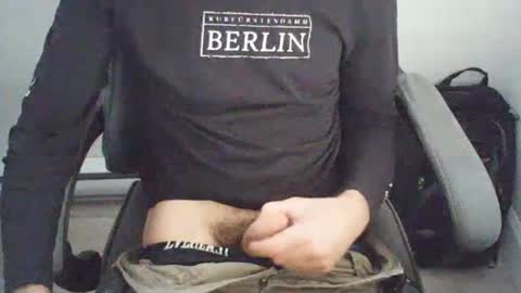 Snapshot of qc1969 chatting on 09/21/25, 10:33 qc1969 online show from 09/21/25, 10:33